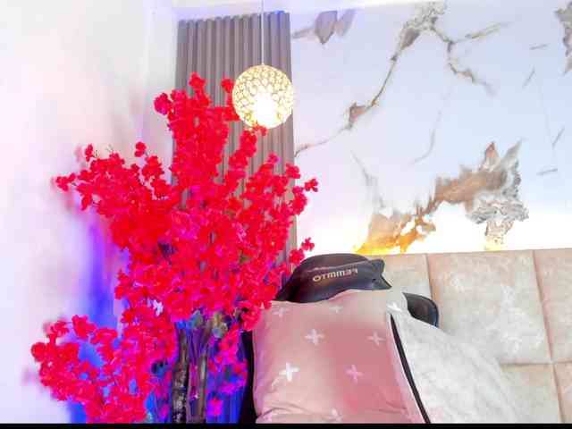 KhateMiller webcam