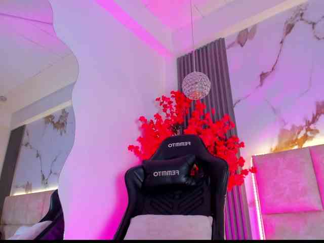 KhateMiller webcam