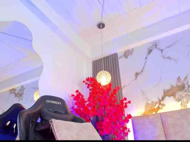 KhateMiller webcam