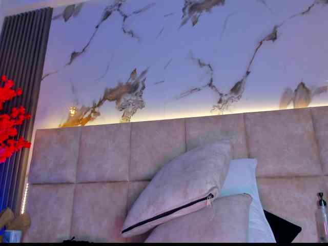 KhateMiller webcam