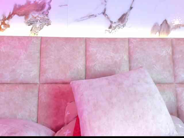KhateMiller webcam