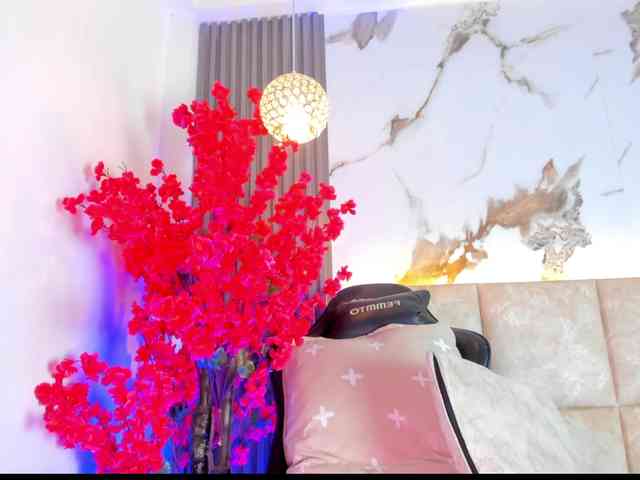 KhateMiller webcam