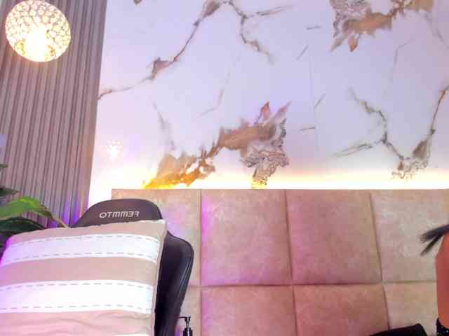 KhateMiller webcam