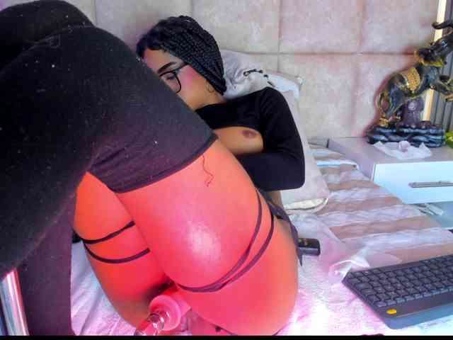KhateMiller webcam