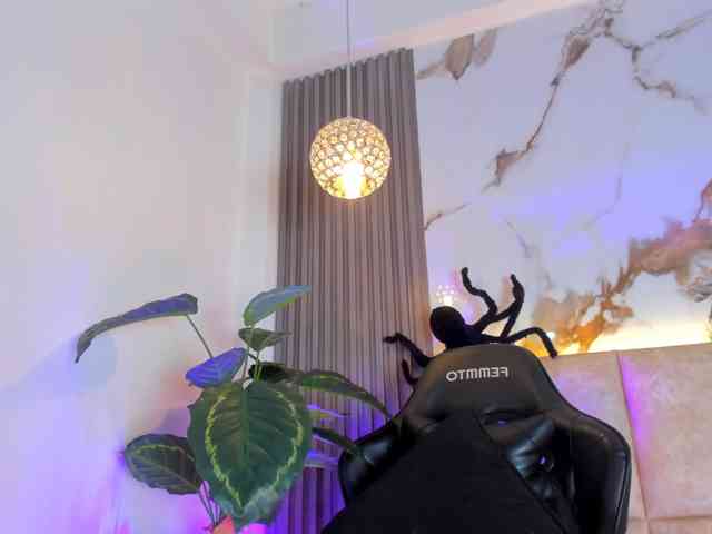 KhateMiller webcam