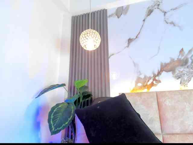 KhateMiller webcam