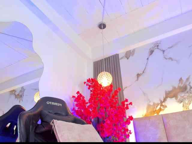 KhateMiller webcam
