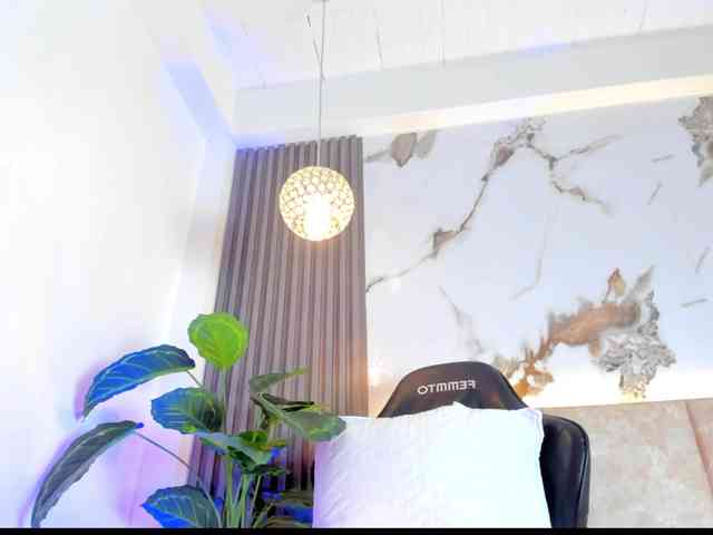 KhateMiller webcam