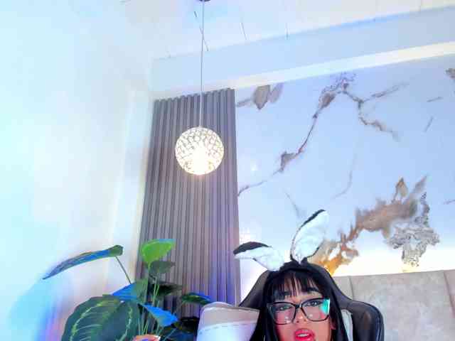 KhateMiller webcam