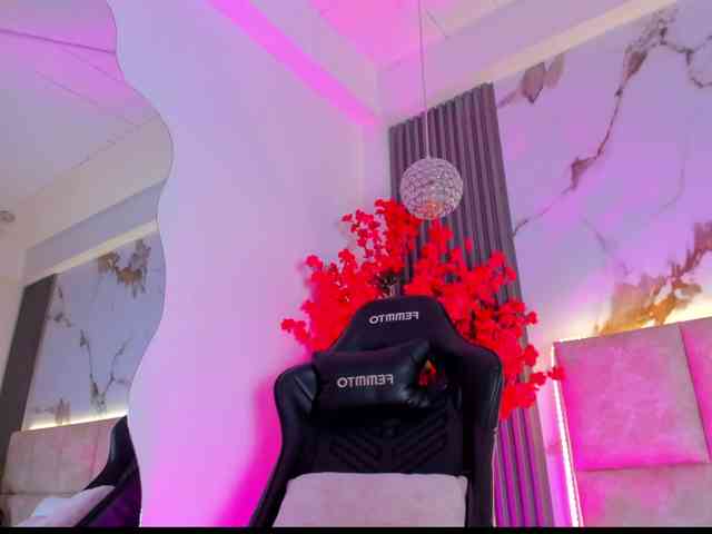 KhateMiller webcam