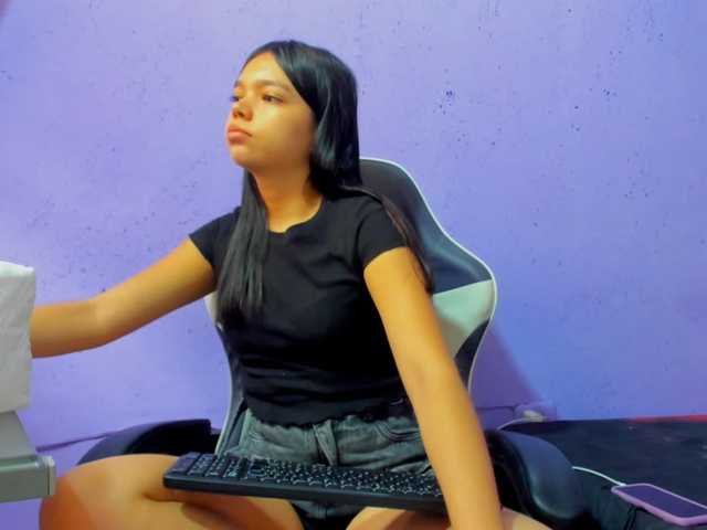 shy-luna18 live cam on BongaCams