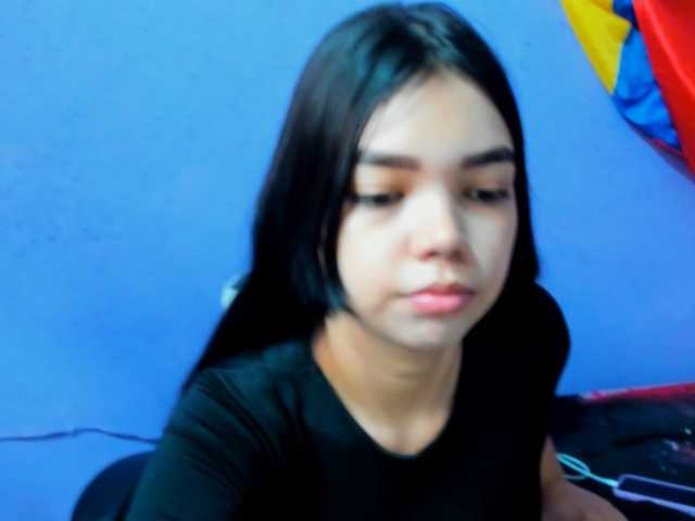 shy-luna18 live cam on BongaCams