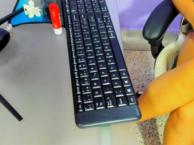 shy-luna18 live cam on BongaCams