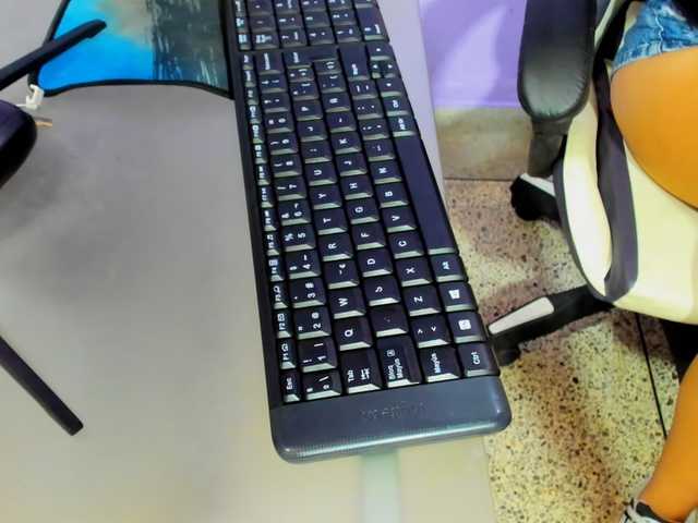 shy-luna18 live cam on BongaCams