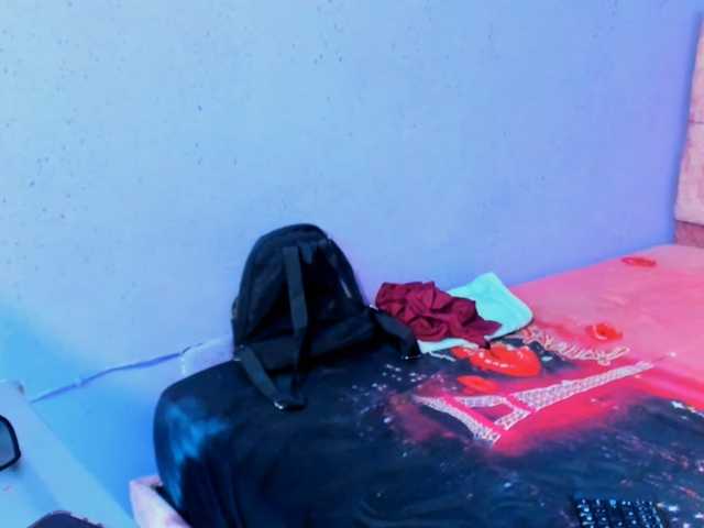 shy-luna18 live cam on BongaCams