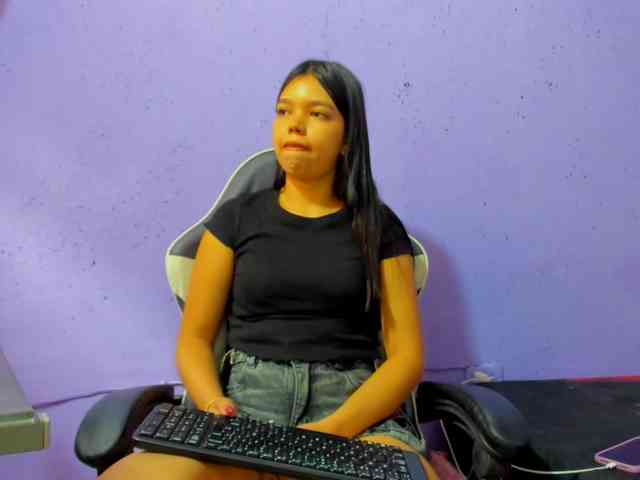 shy-luna18 webcam