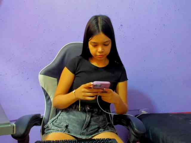 shy-luna18 webcam