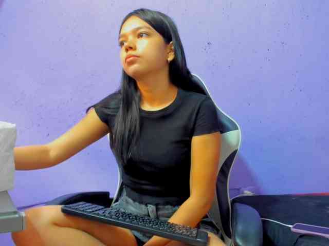 shy-luna18 webcam