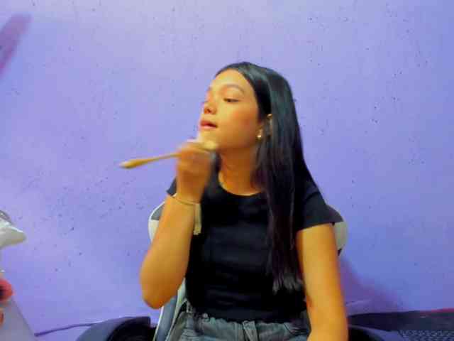 shy-luna18 webcam