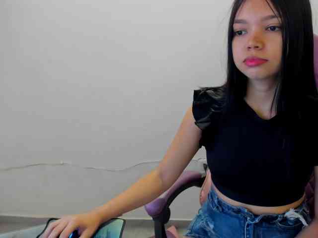 shy-luna18 webcam
