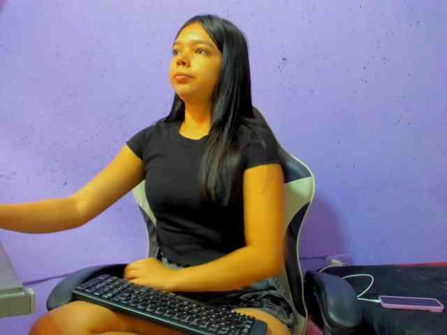 shy-luna18 webcam
