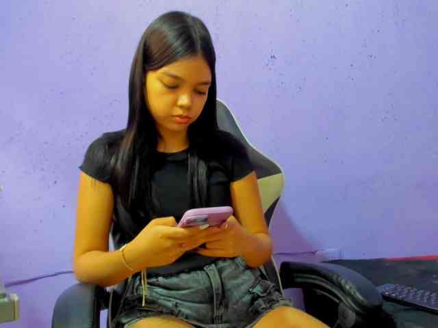shy-luna18 webcam