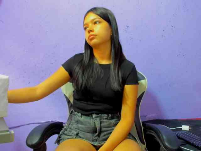 shy-luna18 webcam