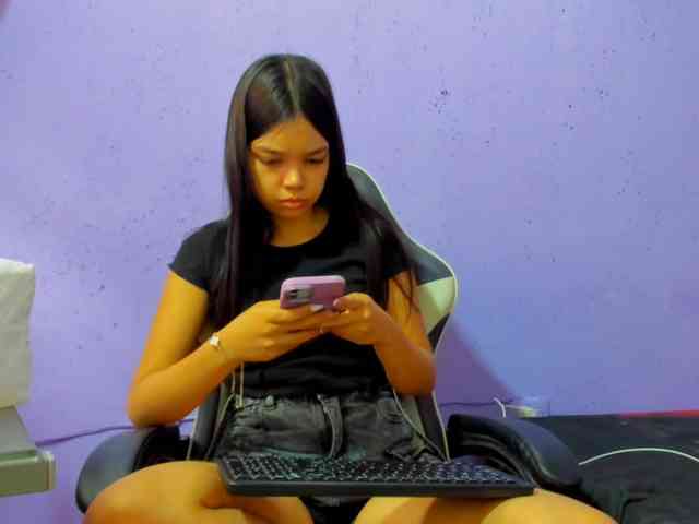 shy-luna18 webcam