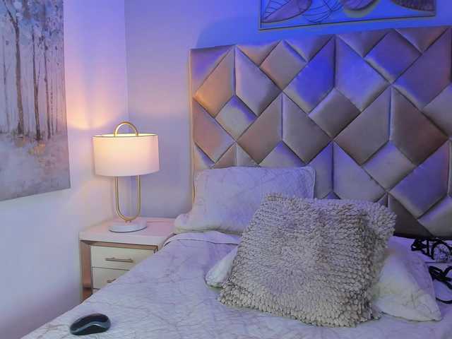 DullceEstrella live cam on BongaCams