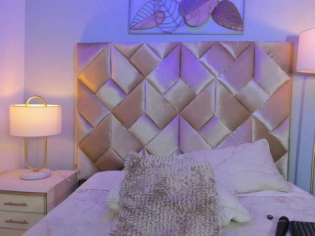 DullceEstrella live cam on BongaCams