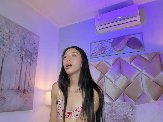 DullceEstrella live cam on BongaCams