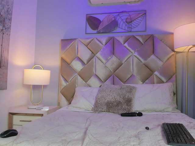 le modèle DullceEstrella est en webcam porno dans un show sur le site bongacams, il possède les tags suivants: Latino/Hispanic,Brunette,Shaved