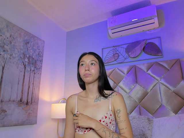 DullceEstrella live cam on BongaCams
