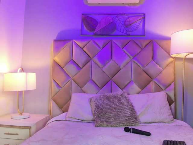 DullceEstrella live cam on BongaCams