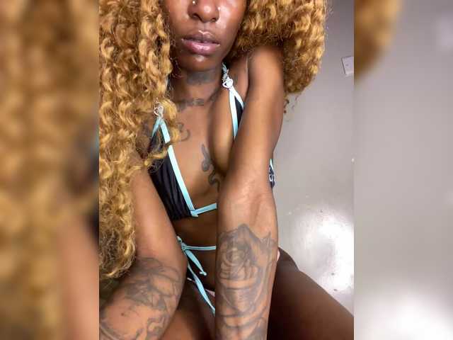 Badgalnish-1 live cam on BongaCams