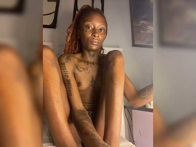 Badgalnish-1 live cam on BongaCams