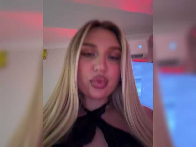 Kotofeyka1 live cam on BongaCams
