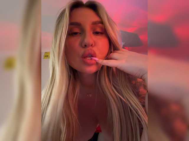 Kotofeyka1 live cam on BongaCams