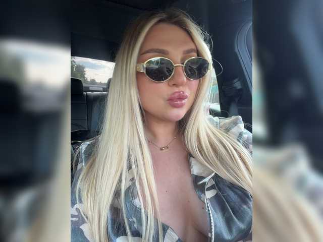 Kotofeyka1 live cam on BongaCams