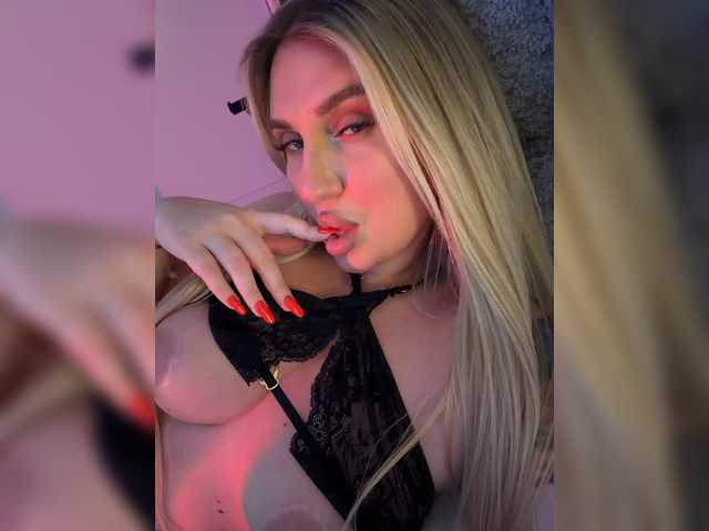 Stiflers_mom live cam
