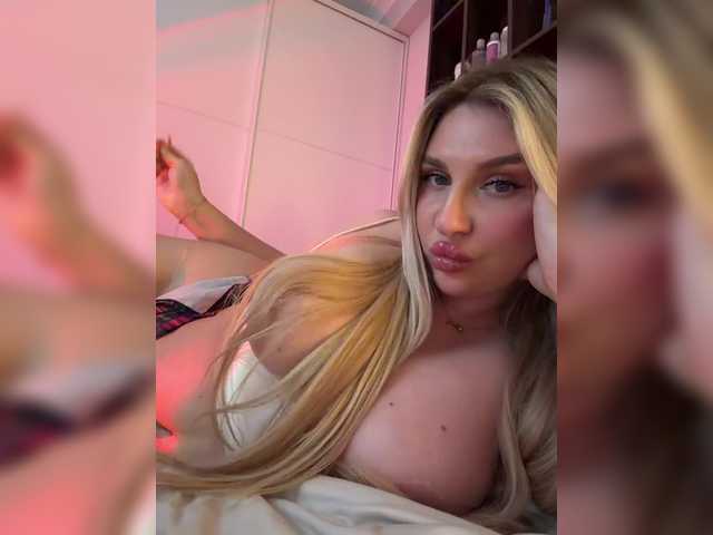 Kotofeyka1 live cam on BongaCams