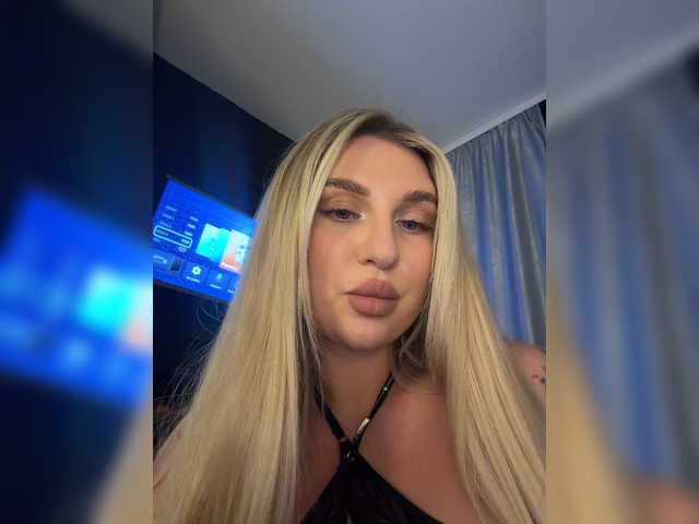 Kotofeyka1 live cam on BongaCams