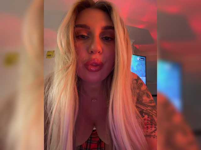 Kotofeyka1 live cam on BongaCams