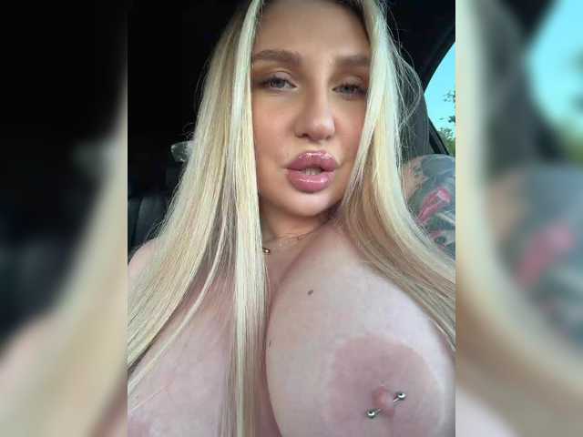 Kotofeyka1 live cam on BongaCams
