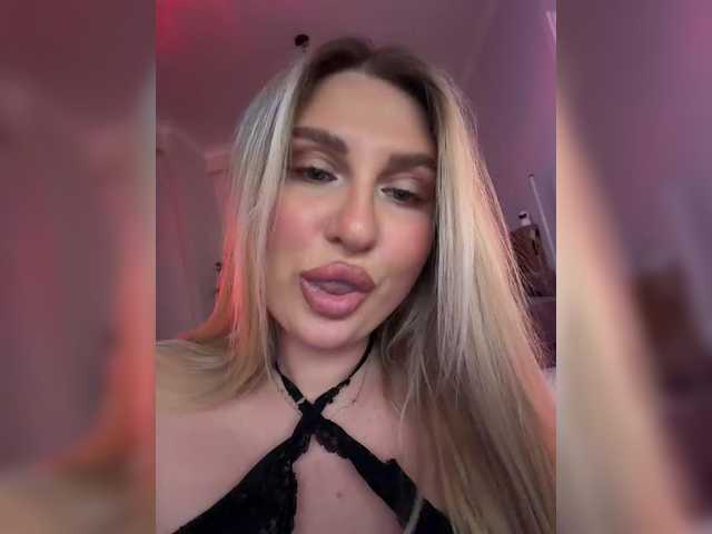 Kotofeyka1 live cam on BongaCams