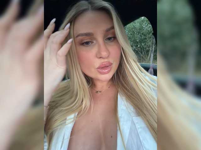 Kotofeyka1 live on BongaCams