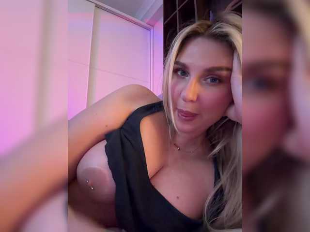Kotofeyka1 live cam on BongaCams