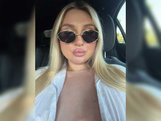 Kotofeyka1 live cam on BongaCams