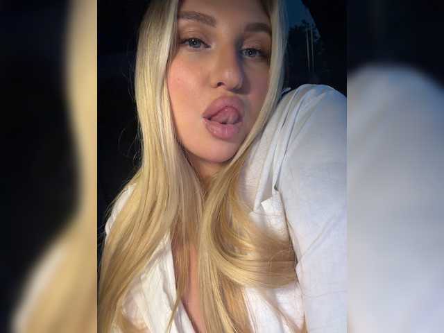 Kotofeyka1 live cam on BongaCams