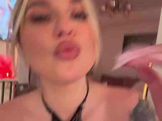 Stiflers_mom webcam